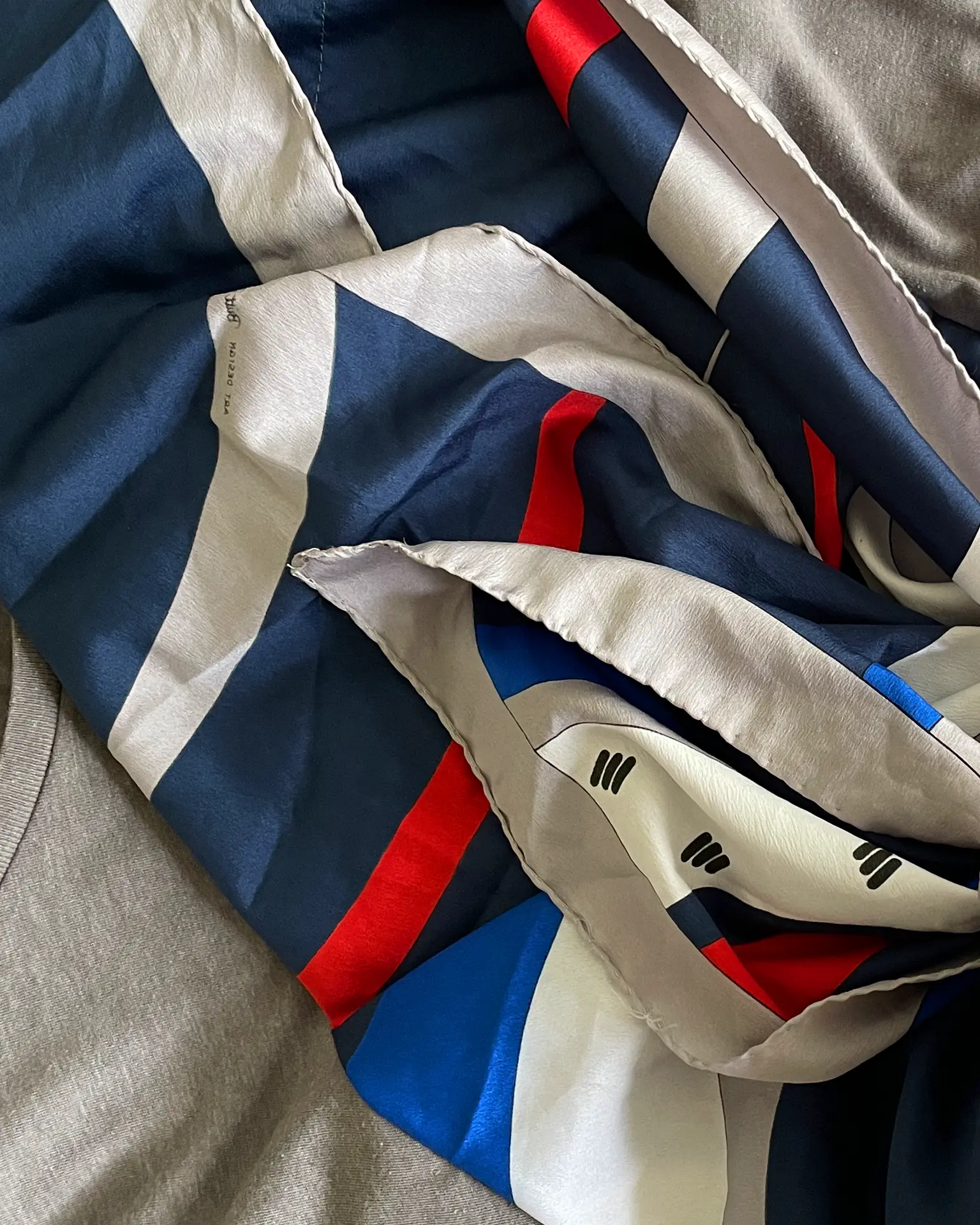 SCARF T-SHIRT — image 8